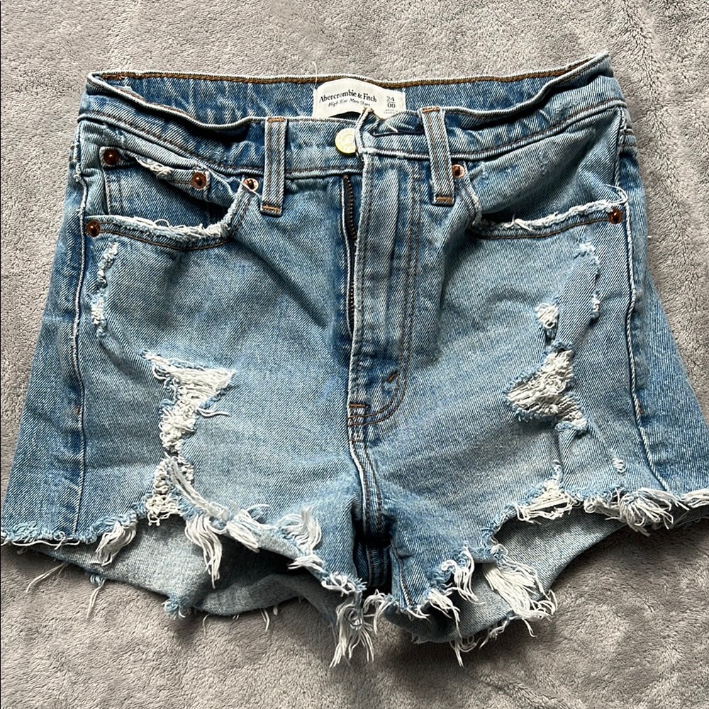 Abercrombie & Fitch High Rise Mom Short Distressed Denim Size 24/00